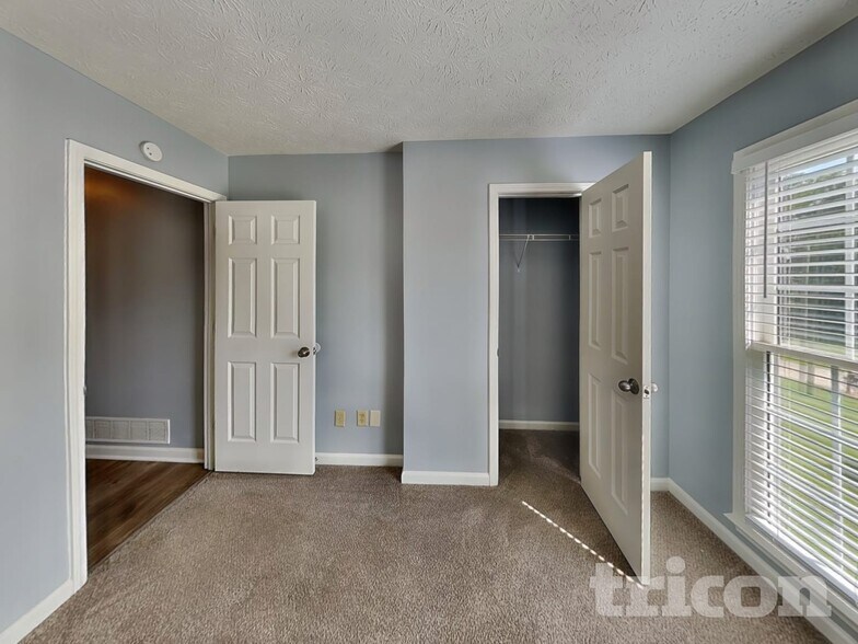 Building Photo - 411 Stewart Dr