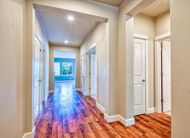 Building Photo - 14822 SW Mulberry Dr