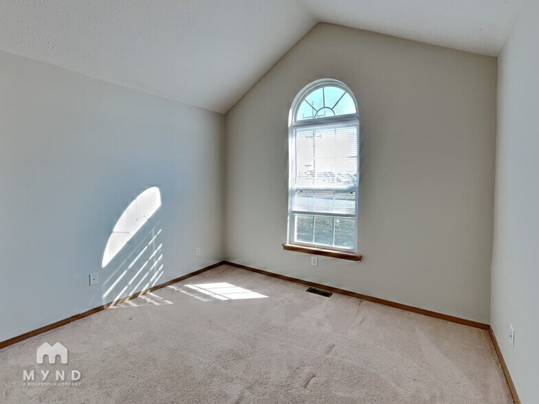 Building Photo - 539 N Century Ave