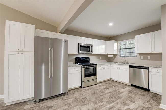Building Photo - 3491 Balboa Cir