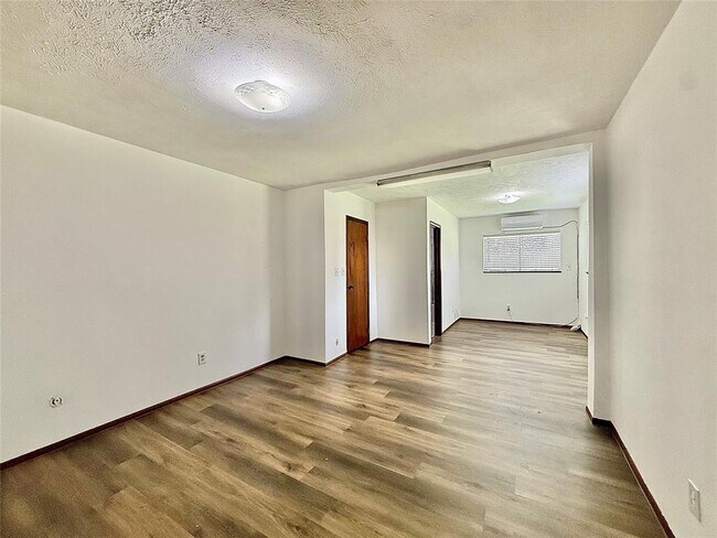 Building Photo - 7111 El Sereno Dr