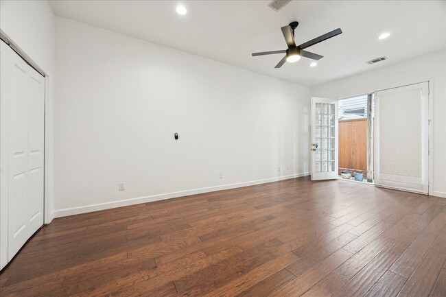 Building Photo - 731 Heights Blvd