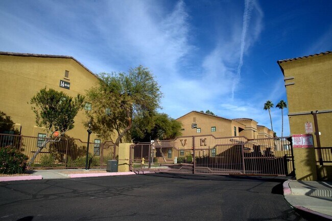 Building Photo - 1702 E Bell Rd