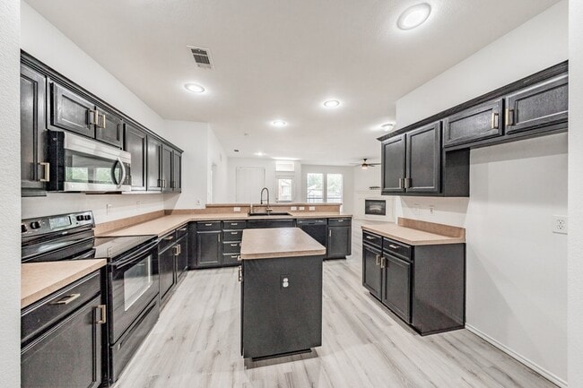 Building Photo - 3232 Florian Ln