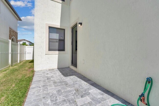Building Photo - 11036 W 35th Way
