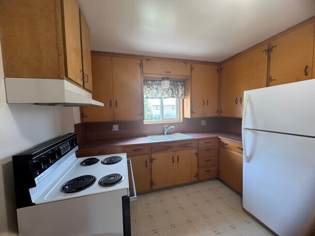 Building Photo - Spacious 2 Bedroom 2 Bath Living Room and Great Room