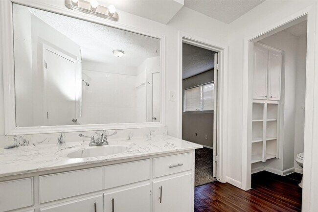 Building Photo - 22318 Meadowgate Dr