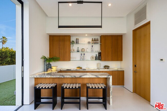 Building Photo - 16801 Oak View Dr