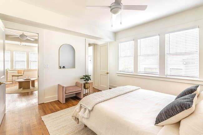 Interior Photo - 449 E Ponce de Leon Ave
