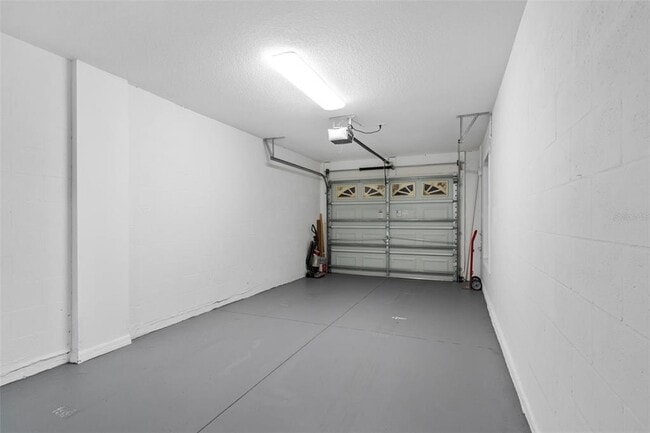Building Photo - 26922 White Plains Way