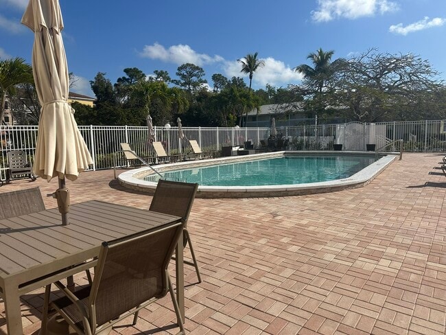 Building Photo - 4621 Bayshore Dr
