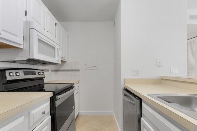 Building Photo - 1780 Palm Cove Blvd