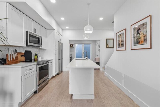Building Photo - 5454 Black St