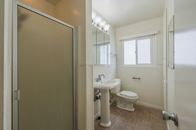 Building Photo - West Torrance 4 bedroom 2 bath