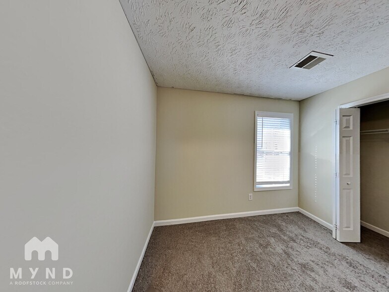 Building Photo - 185 Waters Edge Dr