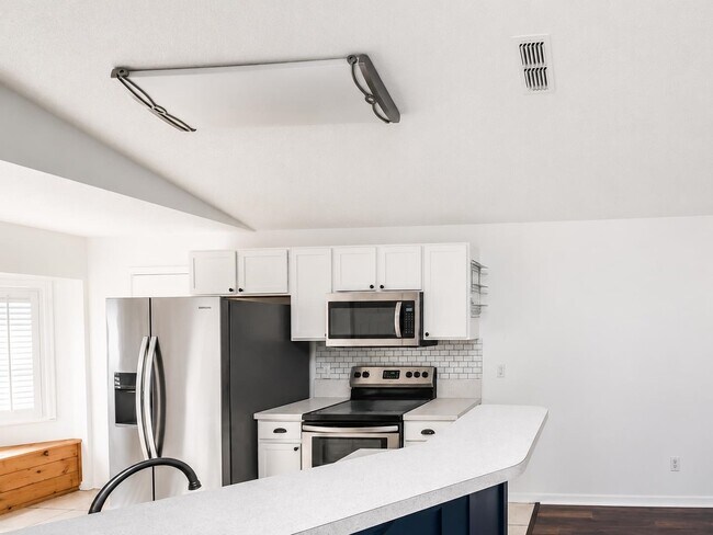 Building Photo - 405 Island View Cir