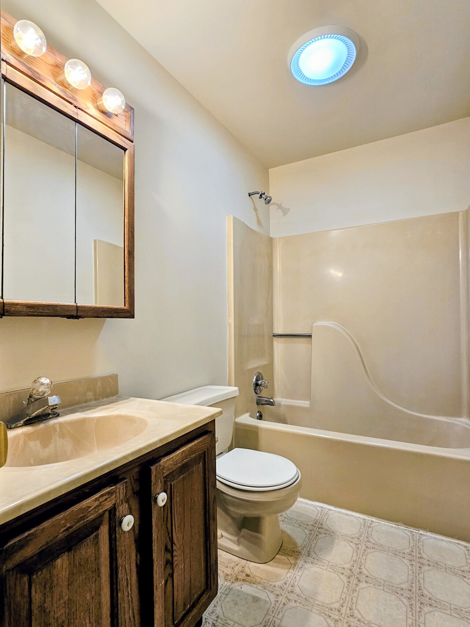 Building Photo - 11 Oriole Dr