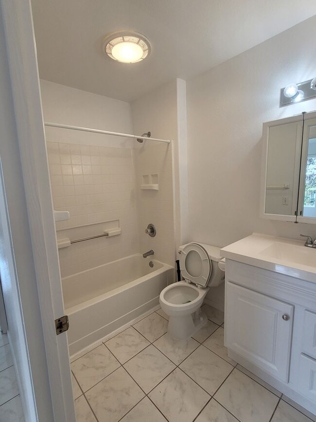 Building Photo - 3BD 2BA HOME IN HILO'S WAIAKEA HEIGHTS