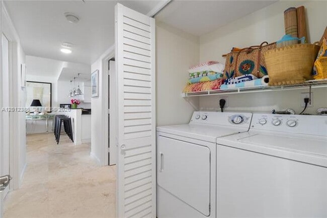 Building Photo - 6917 Collins Ave