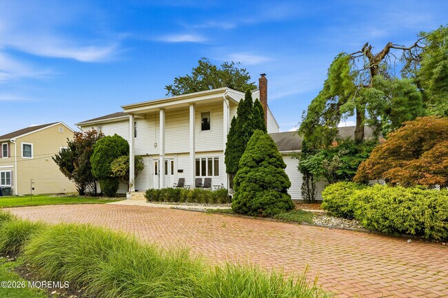 Building Photo - 304 Monmouth Rd