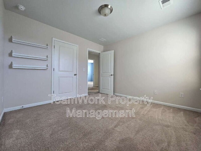 Building Photo - 454 Zenith Blvd