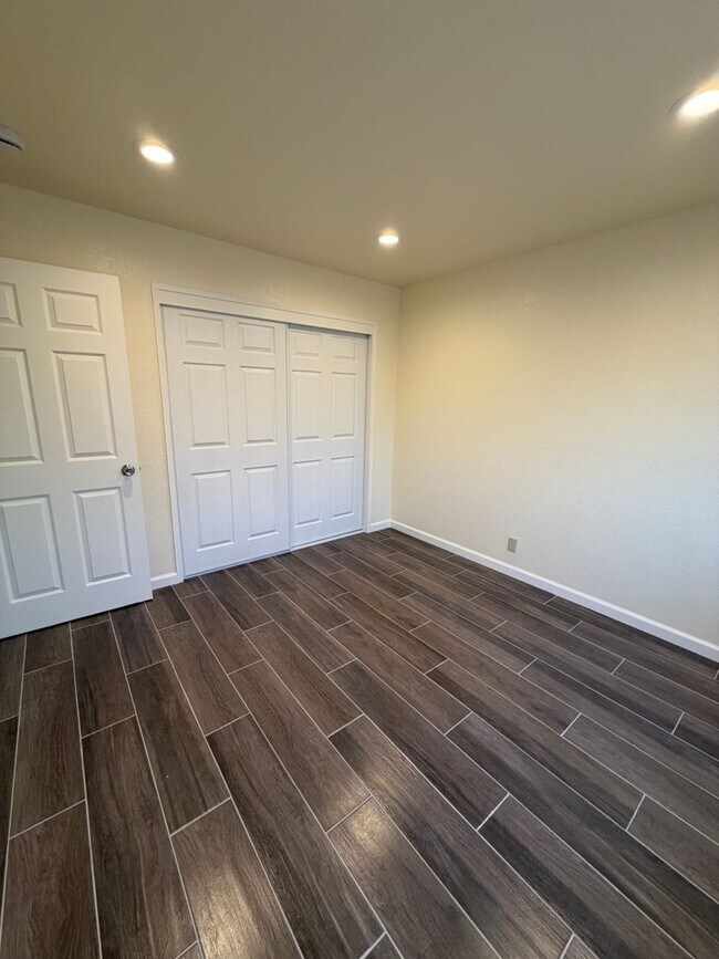 Building Photo - 528 Bella Vista Dr
