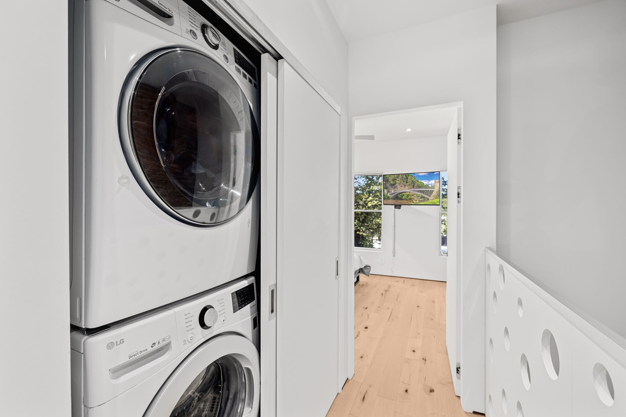 Building Photo - 619 10th Street NE