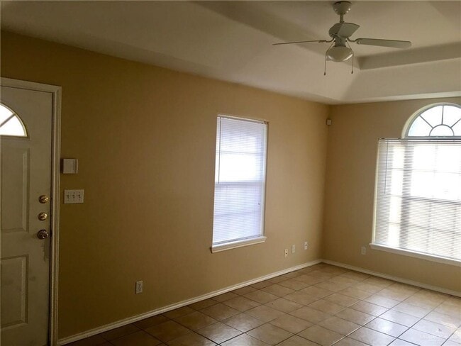 Building Photo - 812 N Cross Ln