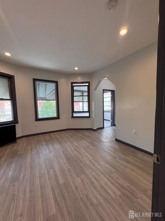 Building Photo - 211 N 13th St