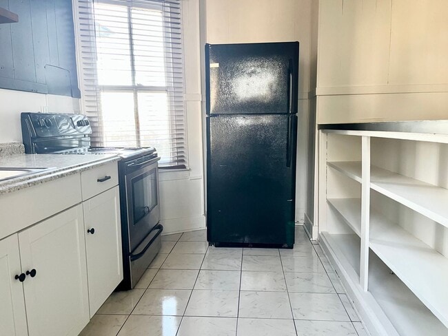 Building Photo - 741 Riverside Ave