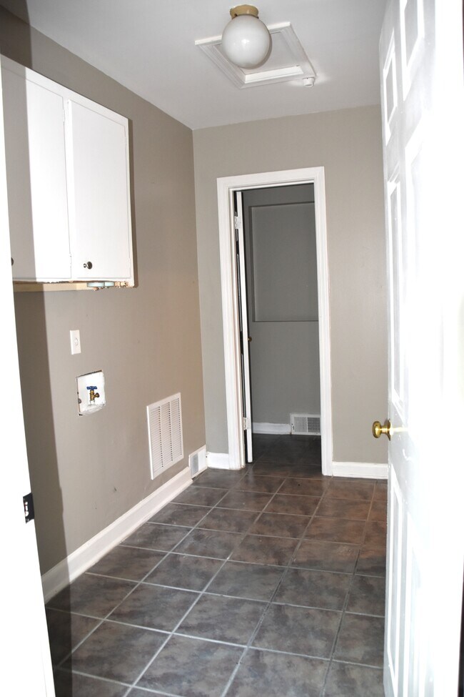 Building Photo - 1461 Kirby Pkwy
