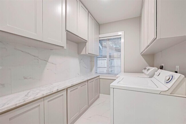 Building Photo - 2509 Maroneal St