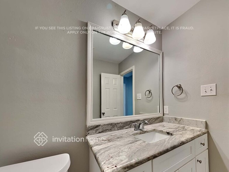 Building Photo - 136 Rolling Hills Pl