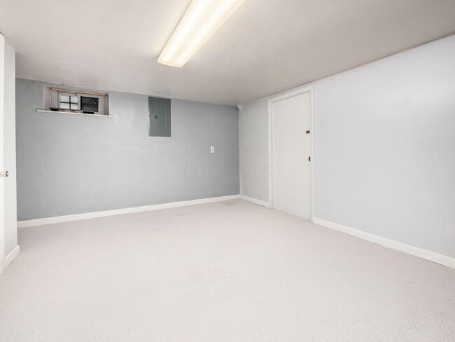 Building Photo - 501 Oak St