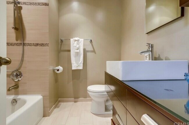 Shared Bathroom Upstairs - 2501 Avenita Alpera