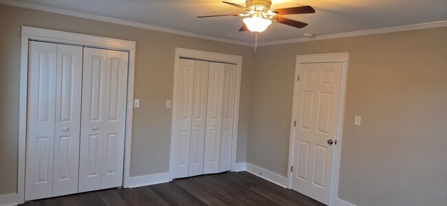 Building Photo - 403 Leola Dr