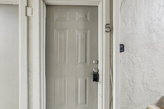 Building Photo - 901 South Apartments Durham Downtown