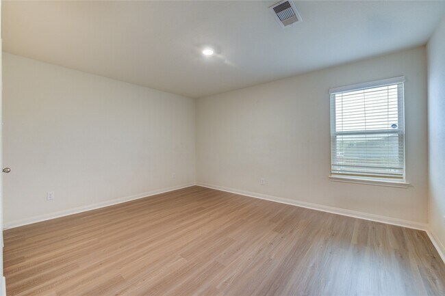 Building Photo - 3001 Iron Woods Dr