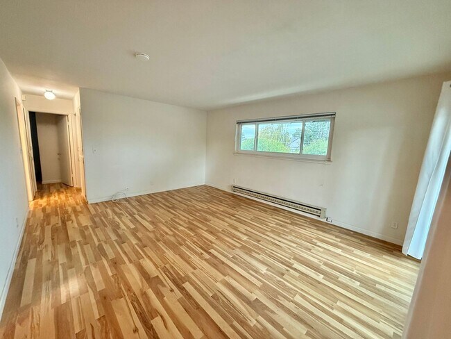 Building Photo - CAMBRIAN - Remodeled upstairs unit - great location near downtown Campbell