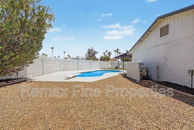 Building Photo - 5228 E Karen Dr