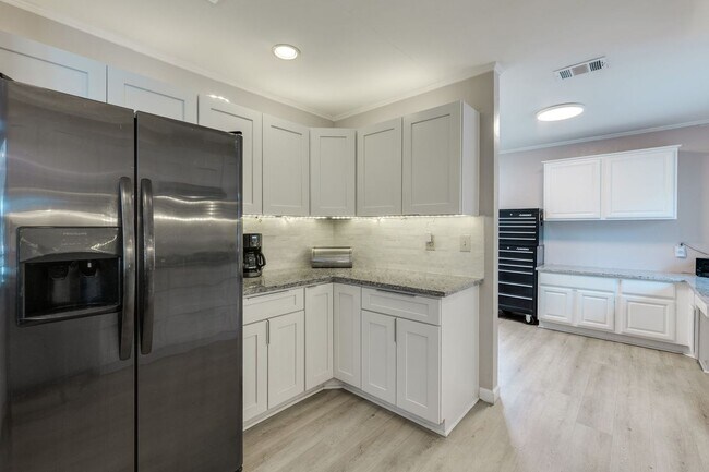 Building Photo - 3002 Stardust Dr