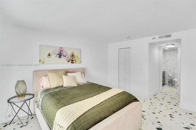 Building Photo - 3527 NE 168th St