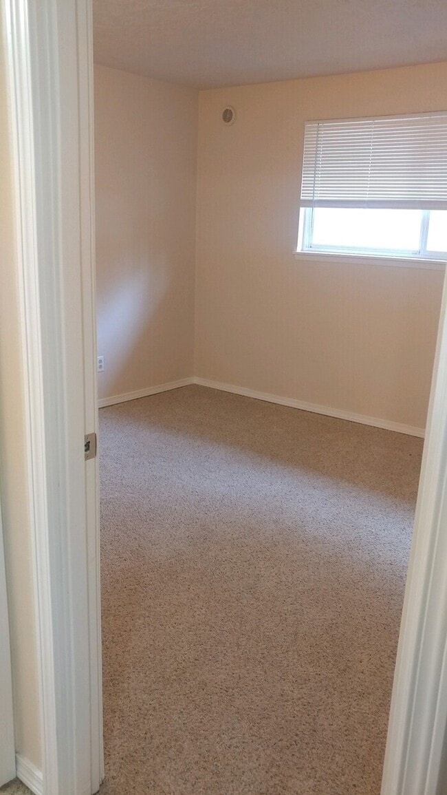 Building Photo - 62 E Hemlock Ct