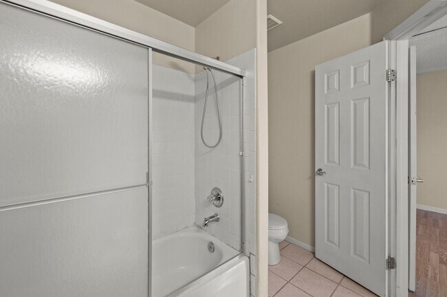 Building Photo - 977 Columbine Ave