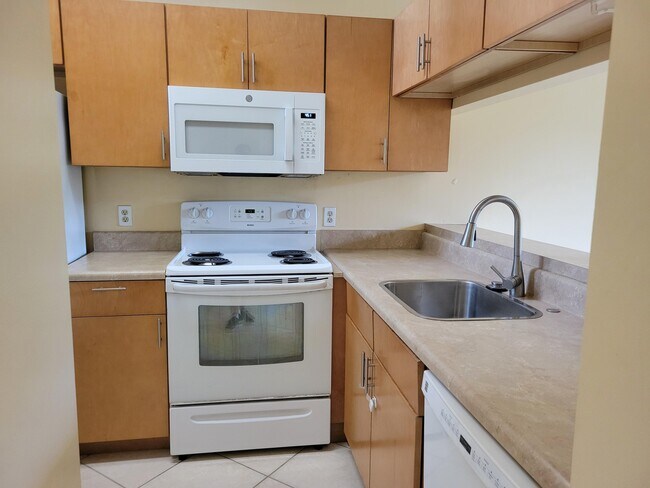 Building Photo - 1112 Coral Club Dr