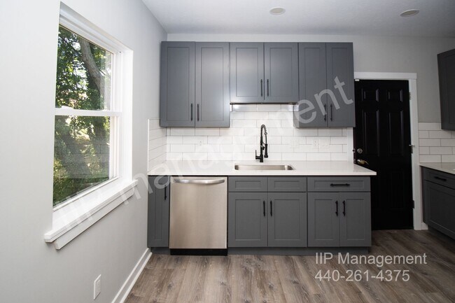 Building Photo - Beautiful 3-Bedroom Home in Cleveland Heig...