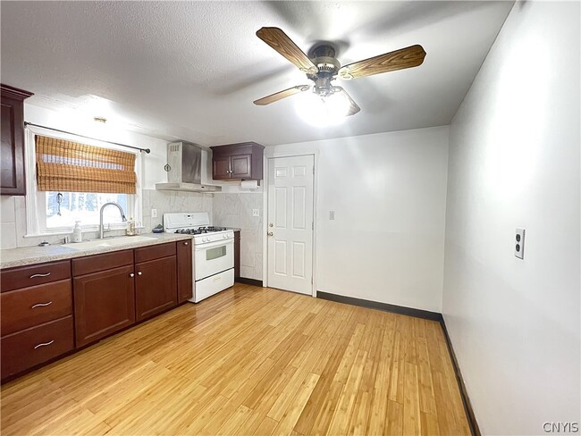 Building Photo - 121 Wadsworth Rd