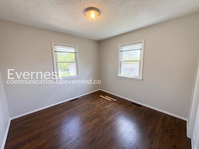 Building Photo - 3 Bed/1.5 Bath Home with Garage / Pet-Friendly / Coming Soon!