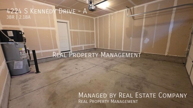 Building Photo - 4224 S Kennedy Dr