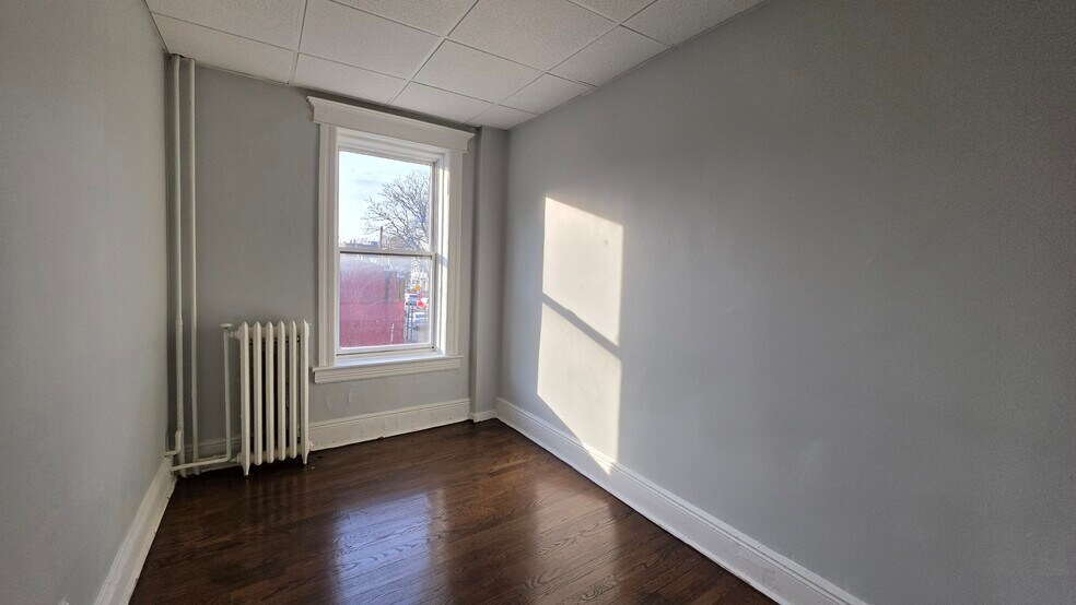 Building Photo - 722 Westside Ave
